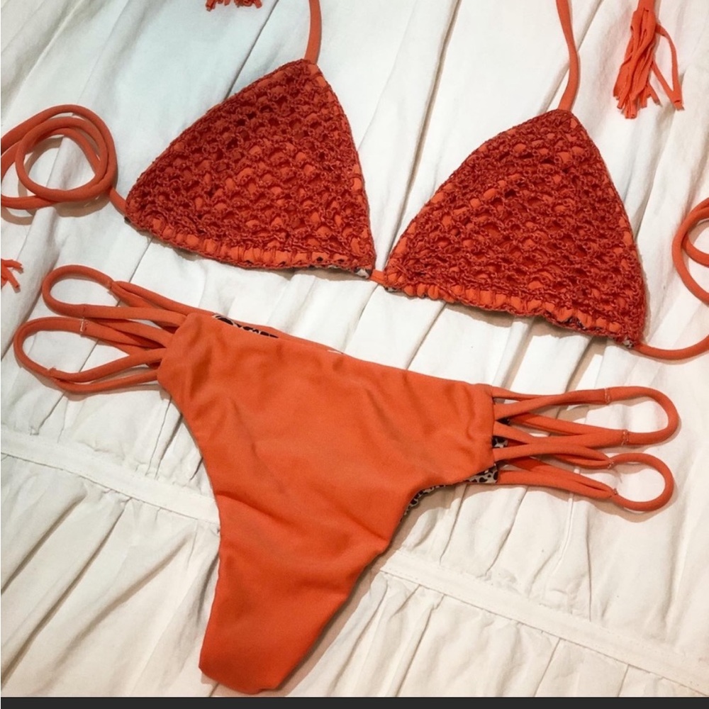 Beautiful, fun, orange acacia bikini 👙